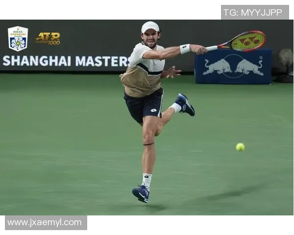 上海网球队状态引发热议球迷对表现和战术分歧明显 上海网球队状态引发热议球迷对表现和战术分歧明显