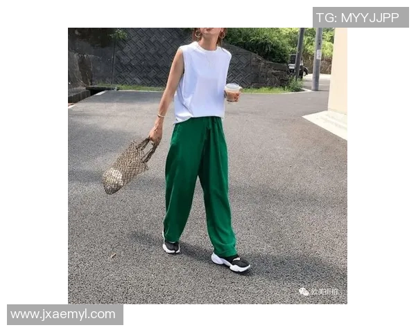 足球明星时尚穿搭大揭秘引领潮流的运动风与休闲风完美结合 足球明星时尚穿搭大揭秘引领潮流的运动风与休闲风完美结合