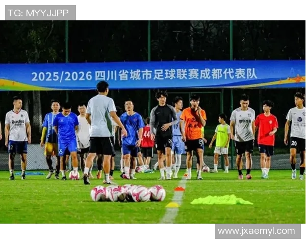 成都足球队战术解析：如何在赛场上实现团队协作与个人突破